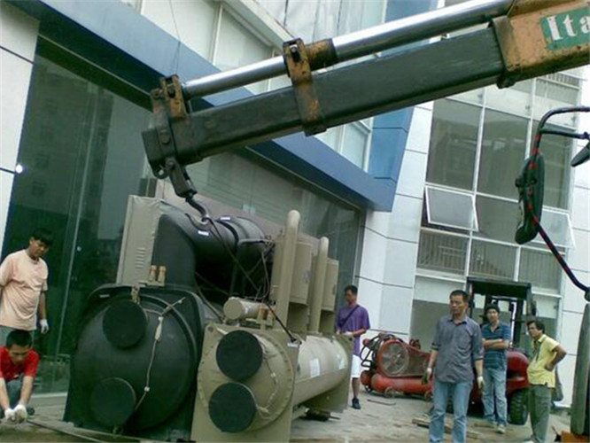 耿马县随车吊和汽车吊的核心区别是什么？哪种更省钱？